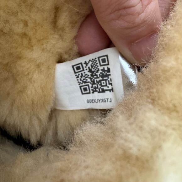 UGG AUSTRALIA Classic Bailey Button Boots Tan Brown 8 - Picture 9 of 9